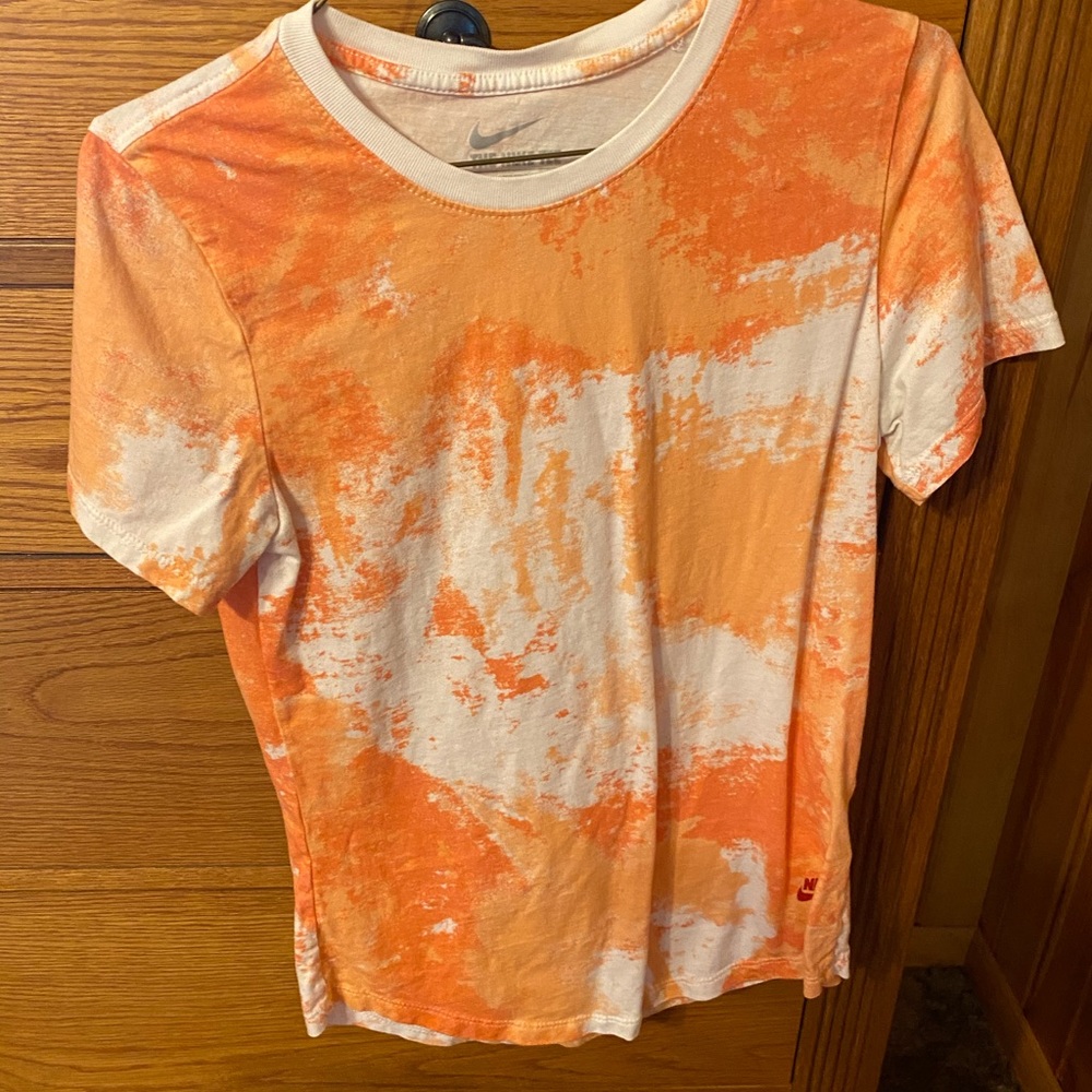 Nike tee
